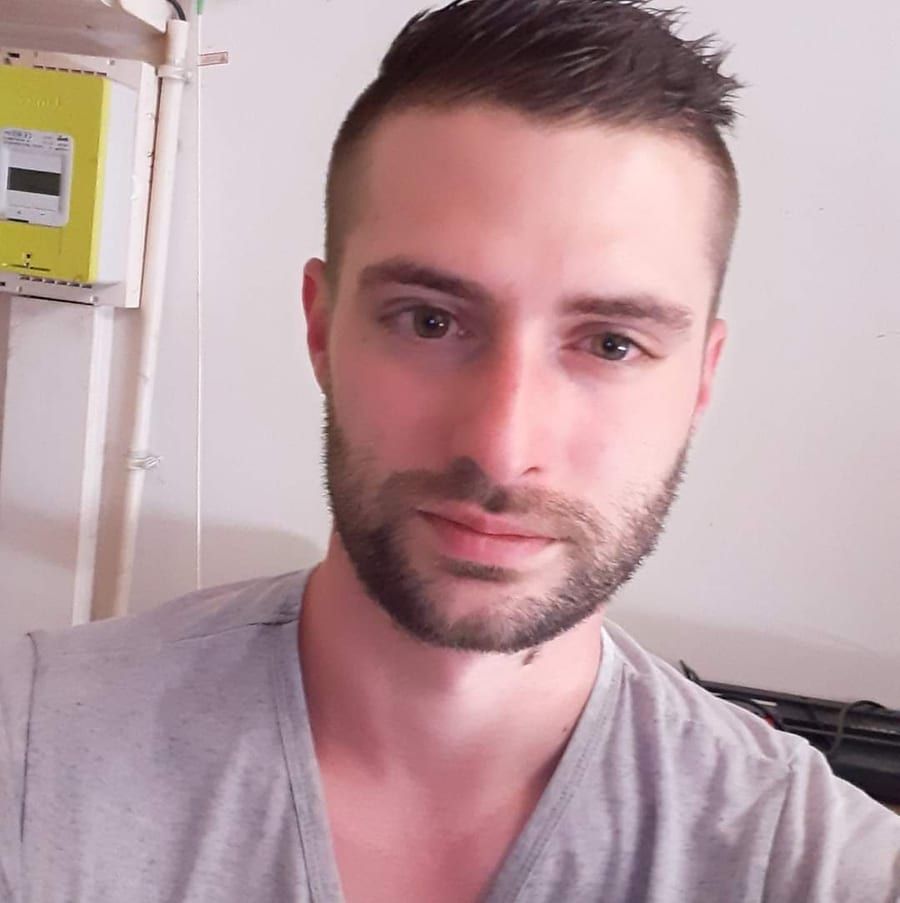 Profil von Dylhan, 22 Jahre, Gay in Deesen (Rheinland-Pfalz)