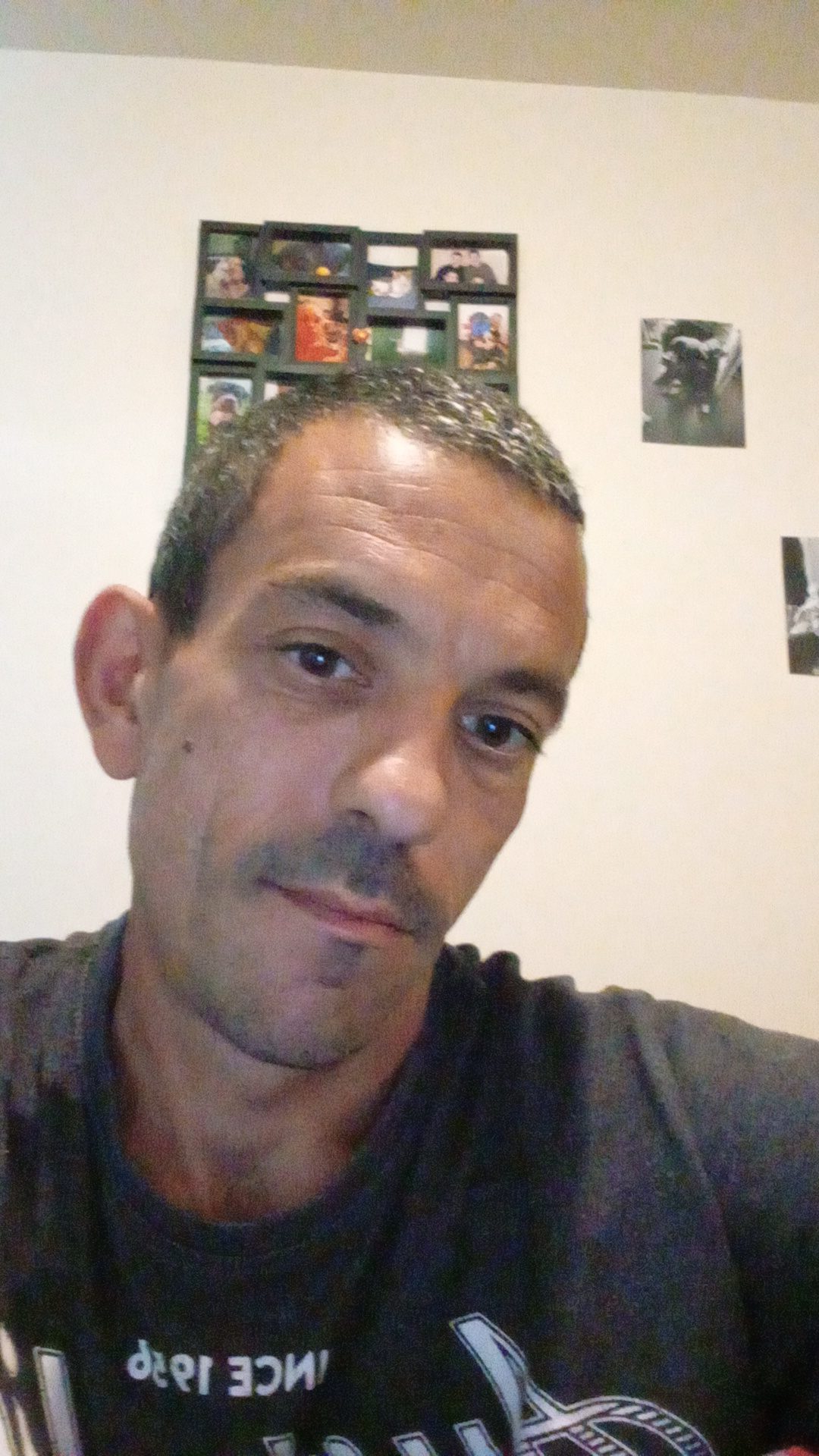 Mel - Gay in Hungenroth Profil von Mel, 39 Jahre, Gay in Hungenroth (Rheinland-Pfalz)