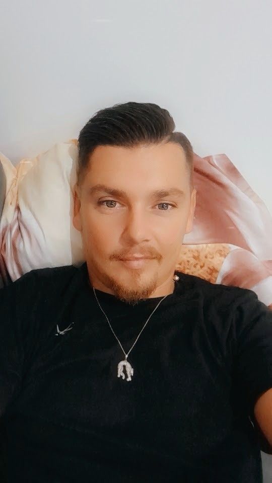 Profil von Kelyane, 42 Jahre, Gay in Eisenschmitt (Rheinland-Pfalz)